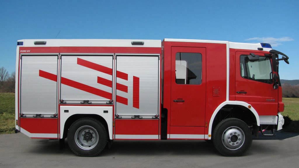 Firefighting truck with water and foam tank, high and low pressure pump ...